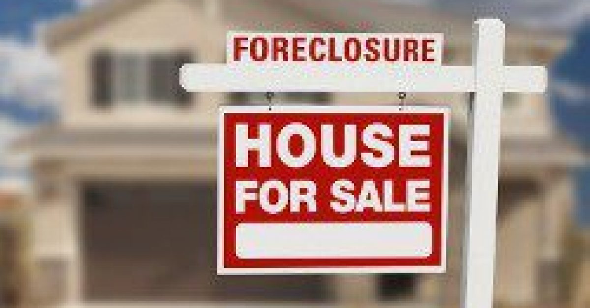Foreclosure-Home-w-Sign_2