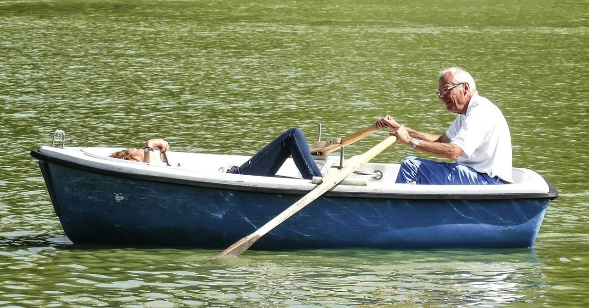 barca-couple-loneliness-473854 barca, couple, loneliness-473854.jpg